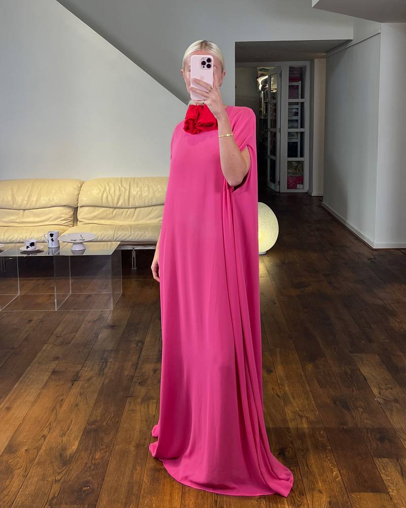 Bernadette Antwerp dress Eleonore in pink is cut from soft fabric and is floor-length. Georgette draping.
