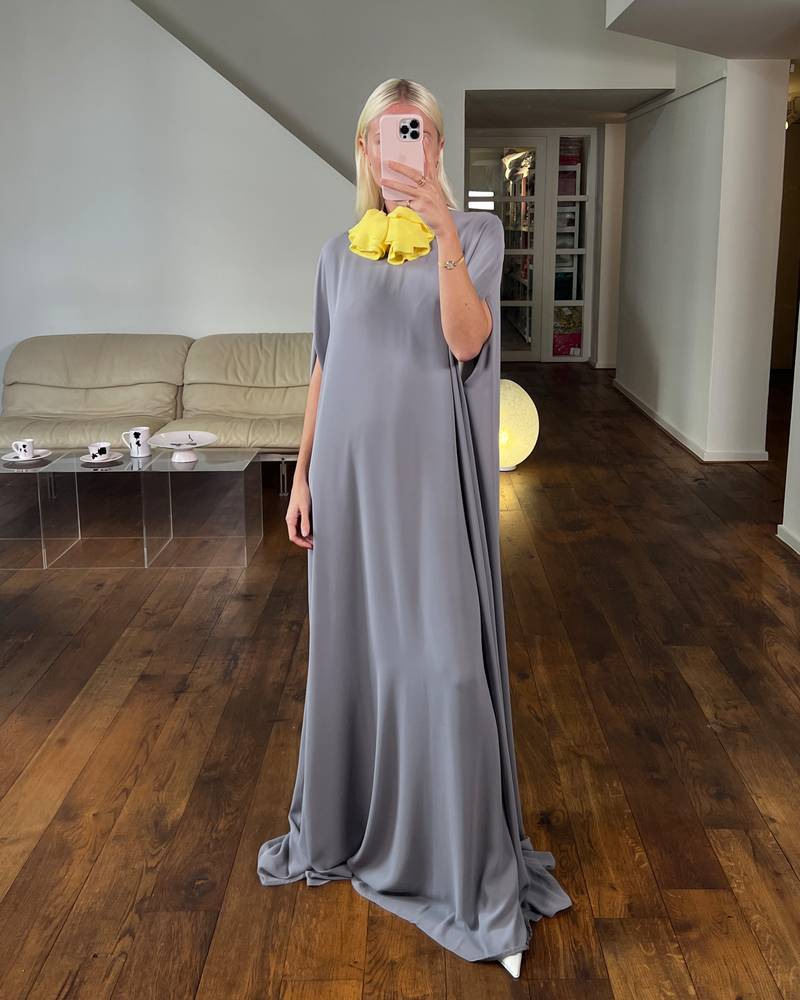 Bernadette Antwerp dress Eleonore in grey is cut from soft fabric and is floor-length. Georgette draping.