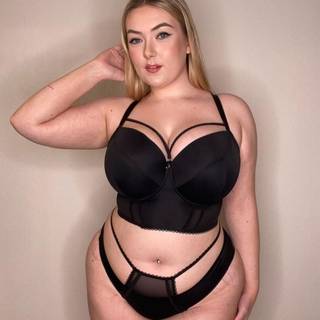 Curvy Kate Extrovert Longline Padded Balcony Bra Black as worn by @kiirstenmiinnerylaiing