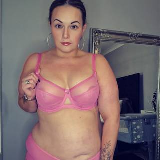 Curvy Kate Victory Side Support Balcony Bra Pink as worn by @plus_size_roxy