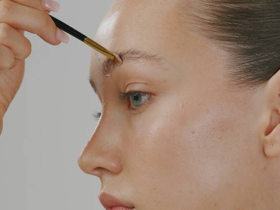 {"en"=>"Apply to Brows"}