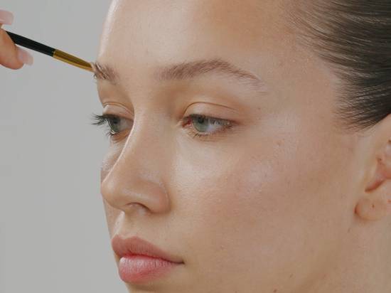 {"en"=>"Repeat on Second Eyebrow"}
