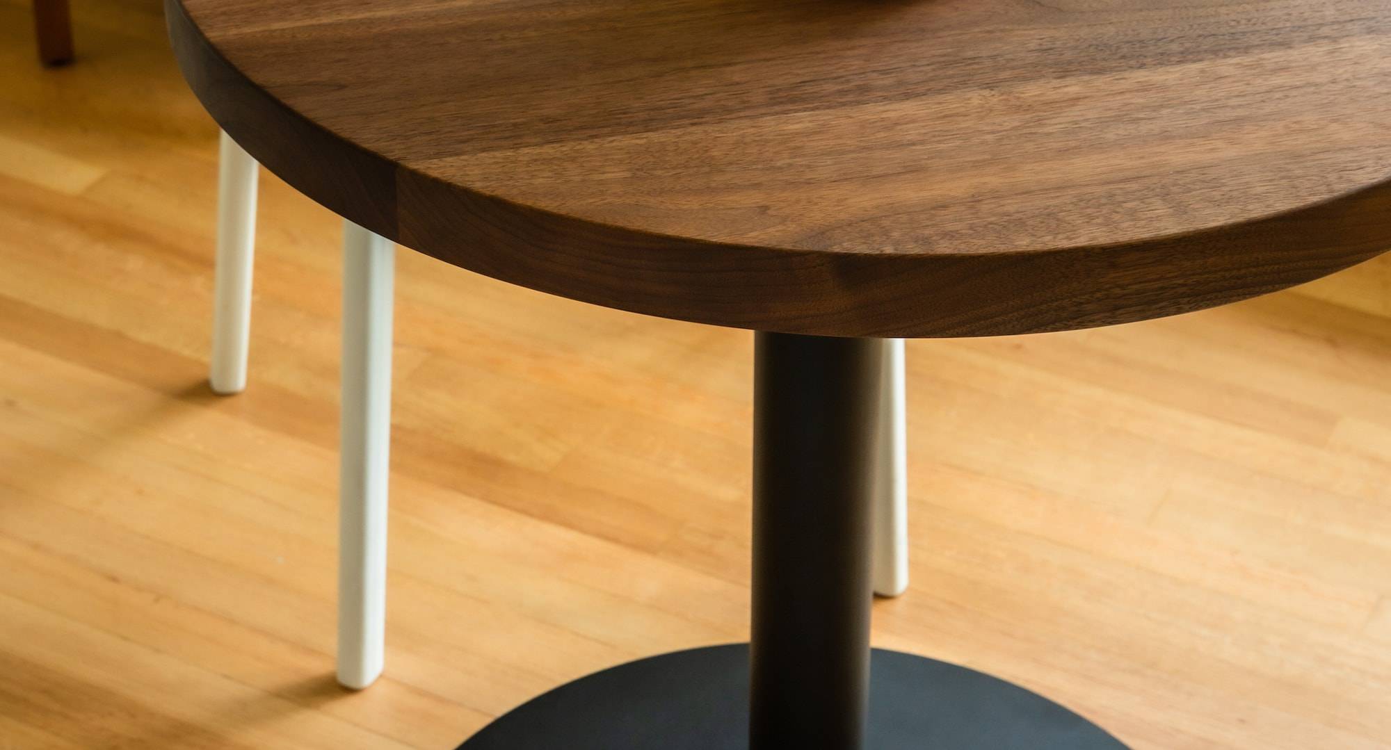 Round Pedestal Table - Bundle – semi exact