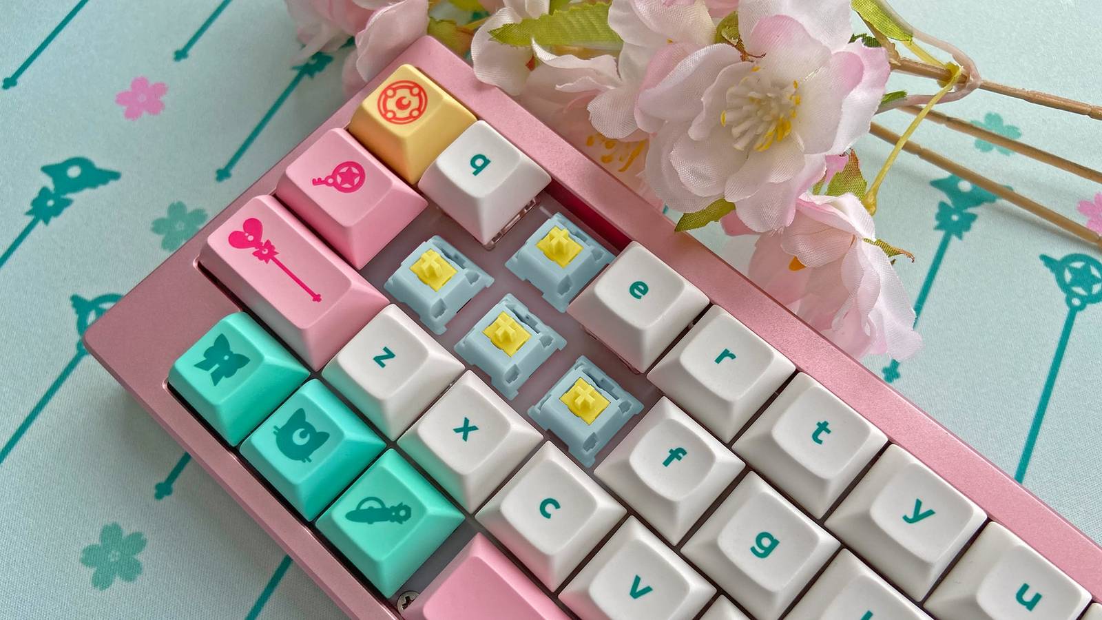 Photoshop of switches in a pink mechanical keyboard Dimple by LazyDesigners. featuring Magic Girl by Mintlodica matching Mechnical Keyboard Linear Switches featuring a 56g Long Spring 3 Stage Slow Spring configuration. Polycarbonate Top, Nylon Bottm, POM Stem and manufactured by JWK. The switch is light blue on the top and bottom with a pastel yellow stem.