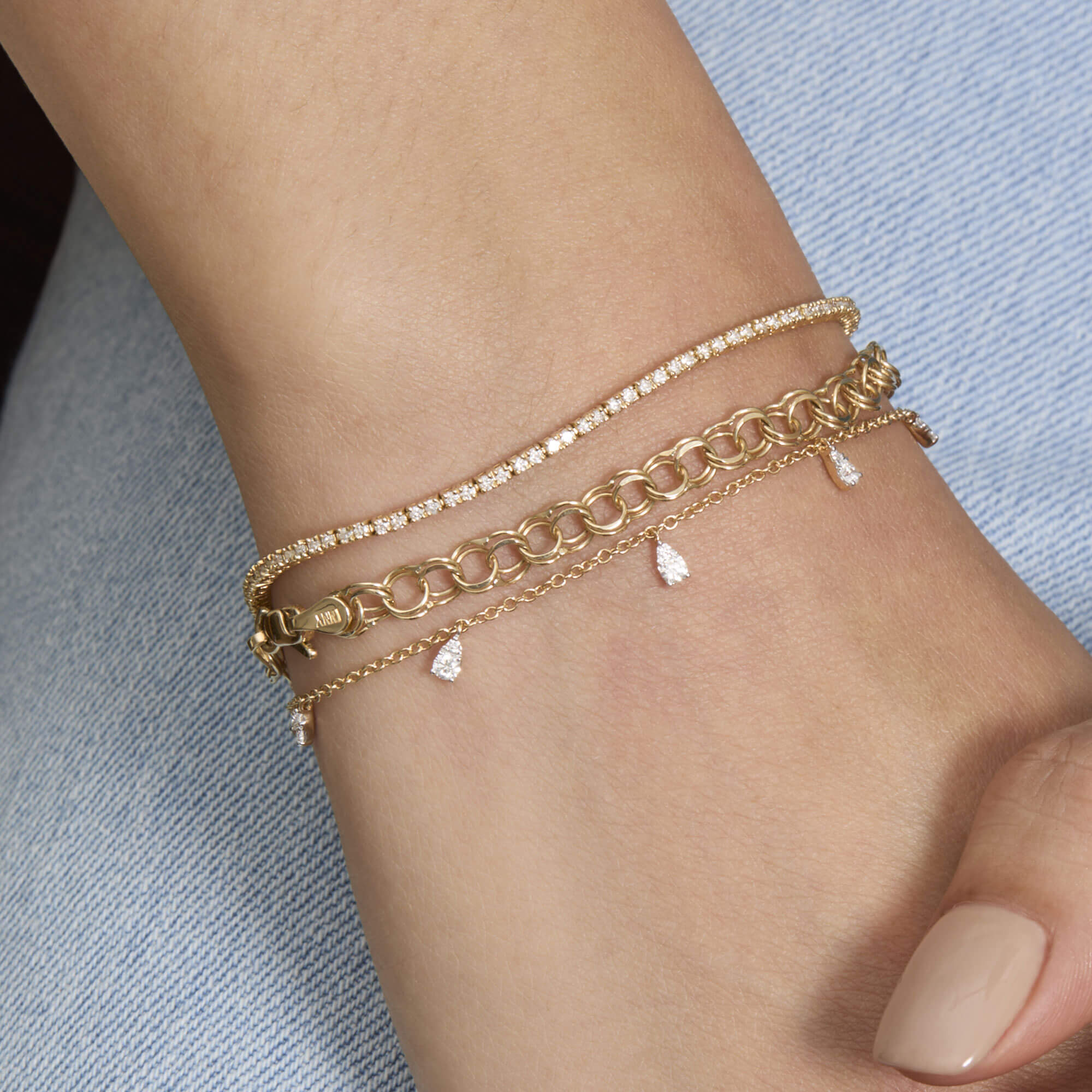 【Stone and Strand】 10ktゴールドブレスレット withダイヤモン Diamond Petal Bracelet – STONE AND STRAND