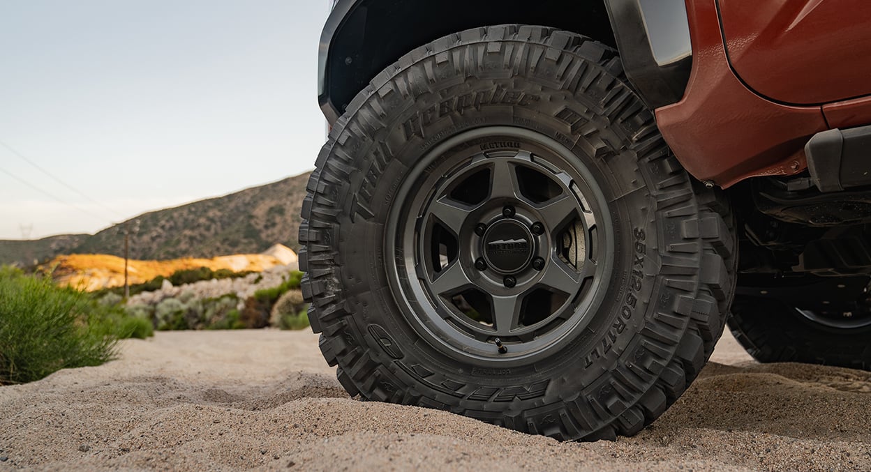 708 | Gloss Titanium – MR70878550800 – Method Race Wheels