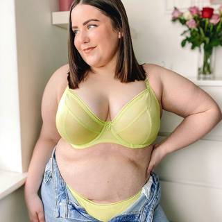 Curvy Kate Lifestyle Plunge Bra Zest as worn by @kendall_leigh96