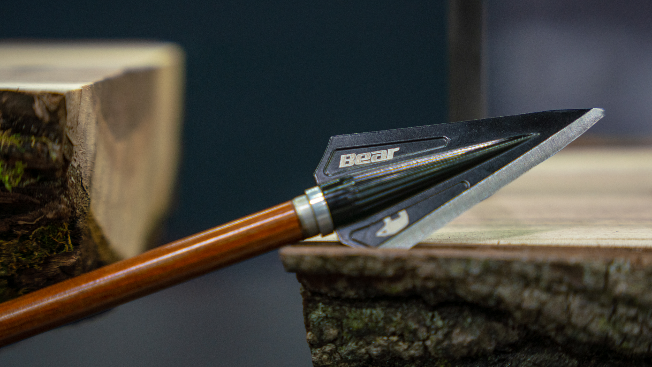 Close up of Bear Archery Razorhead Single Bevel Broadhead