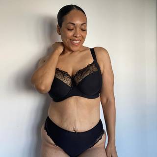 Flirtelle Emilie Full Cup Side Support Bra Black as worn by @chantelleplusmodel