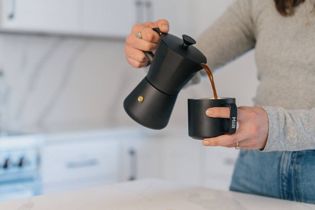 https://cld.accentuate.io/7249260347466/1693595268937/Web-Lifestyle-NS_Moka_Pot_10oz_Black_Lifestyle_Matt_Lewis_0513-17.jpg?v=1693595268937&options=w_1100