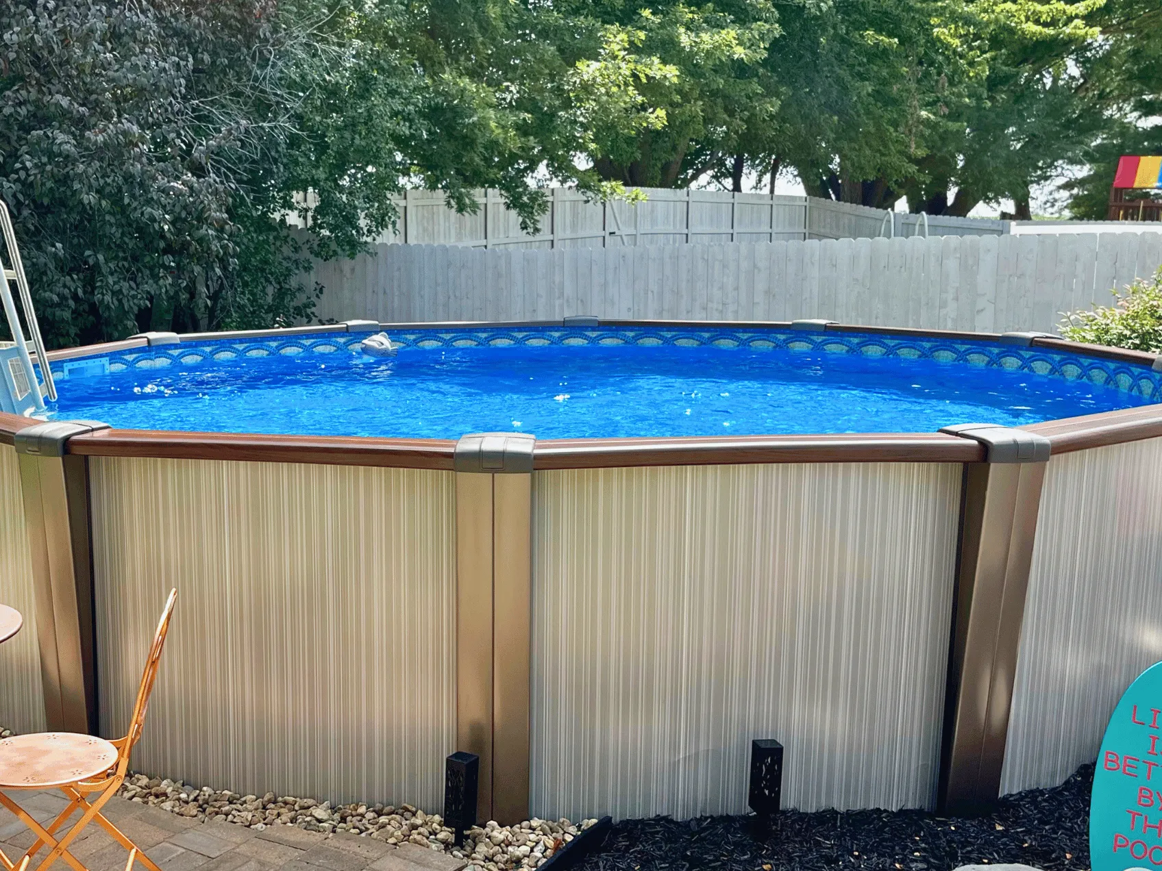 Catalina round uni-bead pool liner in a Daytona round pool
