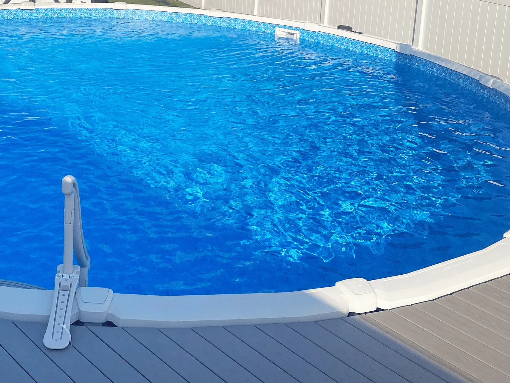 Bahama round overlap pool liner in a Saltwater 8000 round pool
