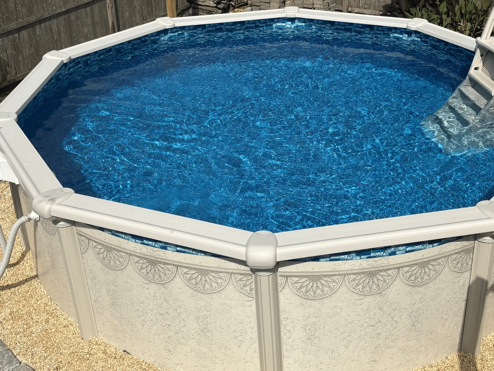 Bluestone round overlap pool liner in a Hampton round pool