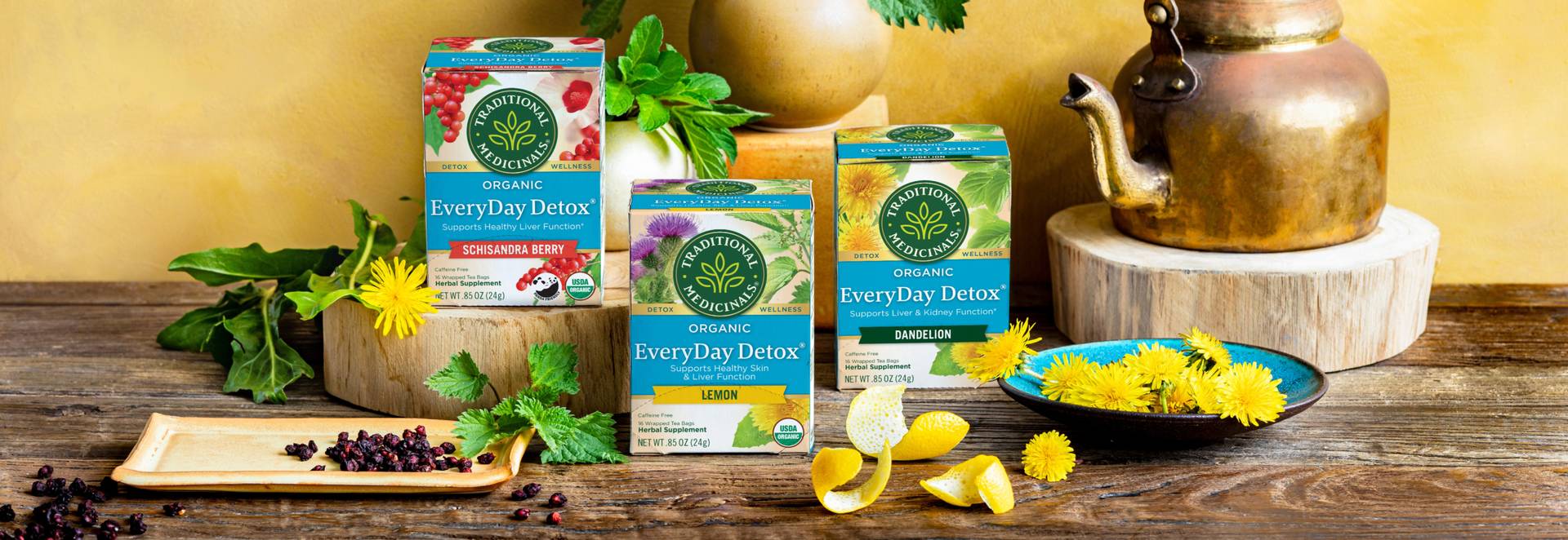 EveryDay Detox Lemon package, tea and mug on a table