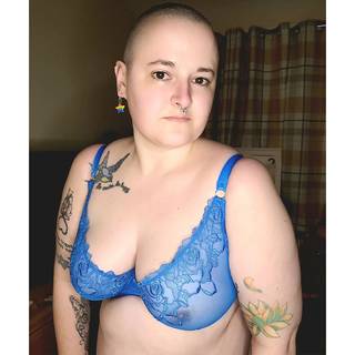 Curvy Kate Stand Out Scooped Plunge Bra Electric Blue as worn by @colour_me_jen