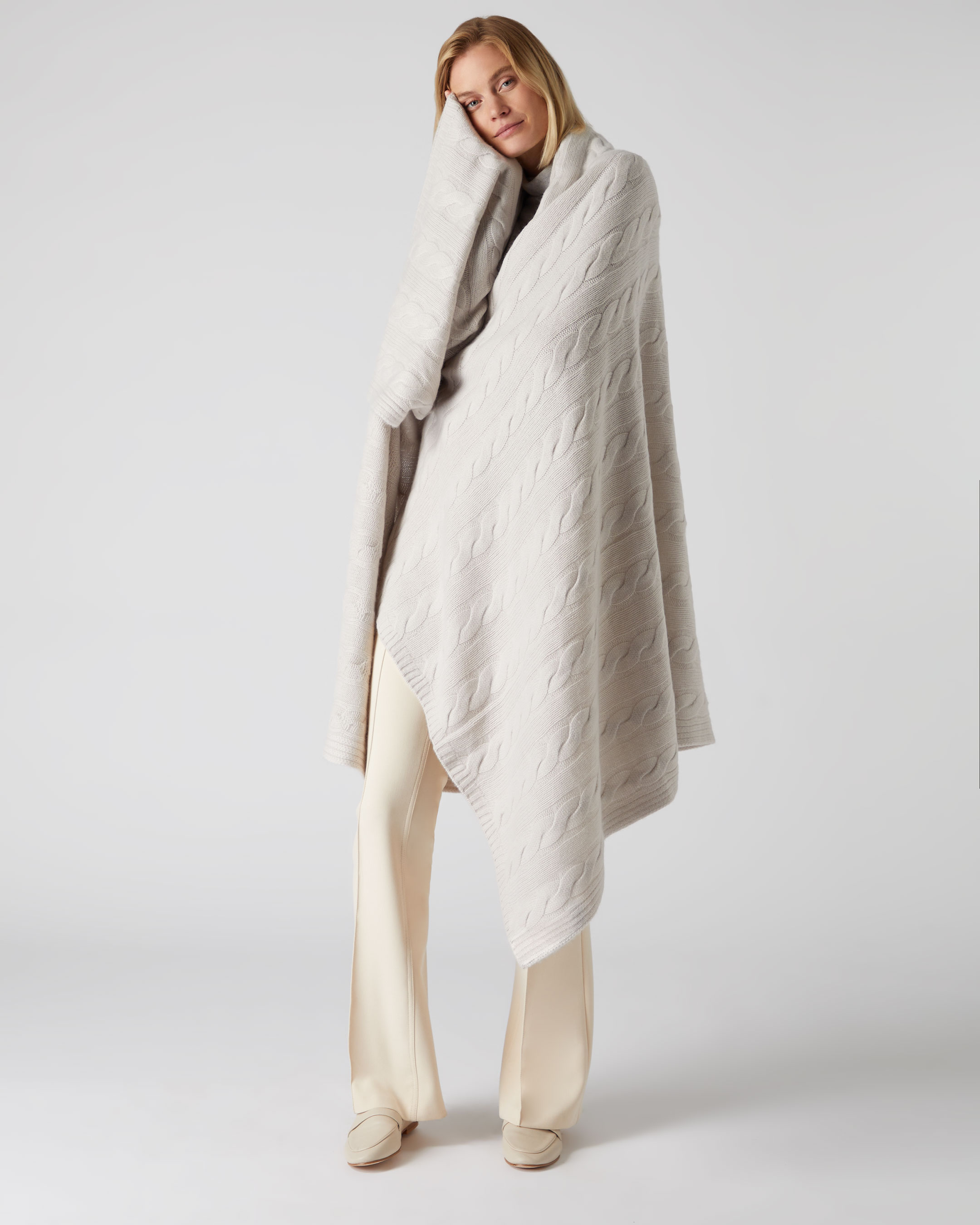 Cable Cashmere Throw Snow Grey | N.Peal