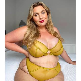 Scantilly Exposed Plunge Bra Ochre as worn by @lauren_dungey