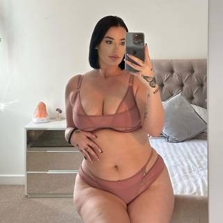 Scantilly Peep Show Deep Plunge Bra Dusty Rose as worn by @sxphiemxi