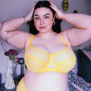 Curvy Kate Victory Side Support Balcony Bra Citron as worn by @emilykilkellyx