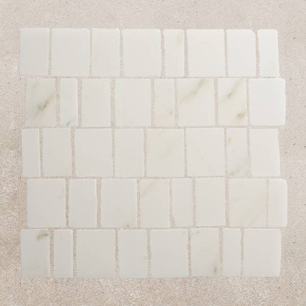 lapidary | rough cut mosaic sheet | calacatta gold (standard joint) 