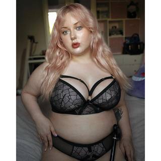 Curvy Kate Non-Stop Superplunge Longline Bra Black/Pink as worn by @cuteplastic