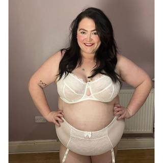 Liaison Paris Balcony Bra White as worn by @sarahselflovestyle