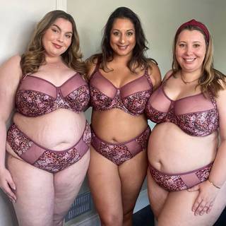 Adella Athena Aura Full Cup Side Support Bra Sangria Print as worn by @freens_favourites