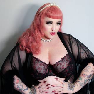 Flirtelle Rosie Balcony Bra Black/Pink as worn by @teerwayde