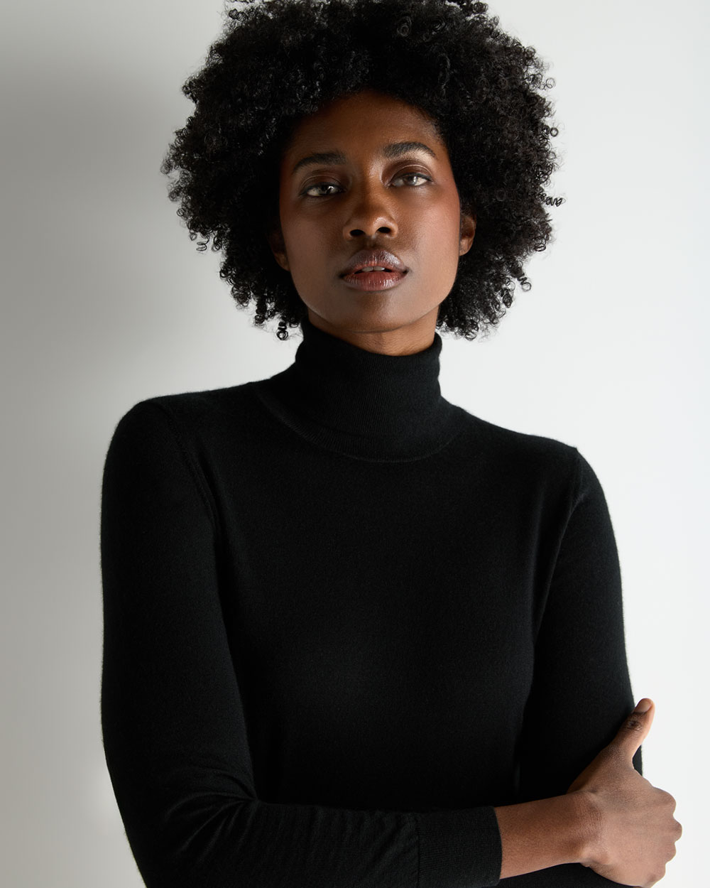 Women's Margot Superfine Cashmere Turtle Neck Sweater Black | N.Peal