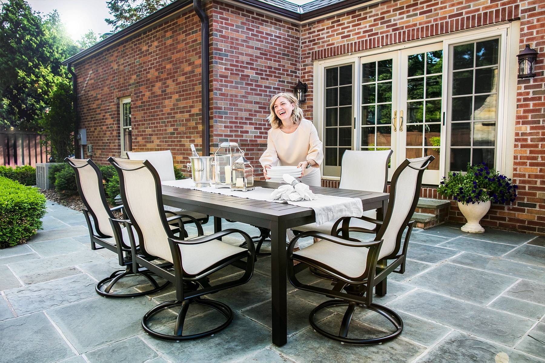 Pepin 5 Piece Circular Outdoor Dining Set with Sling Chairs Yardbird