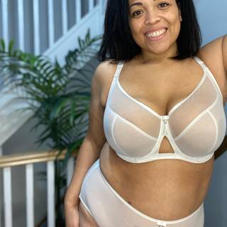 Curvy Kate Victory Side Support Balcony Bra White as worn by @chantelleplusmodel