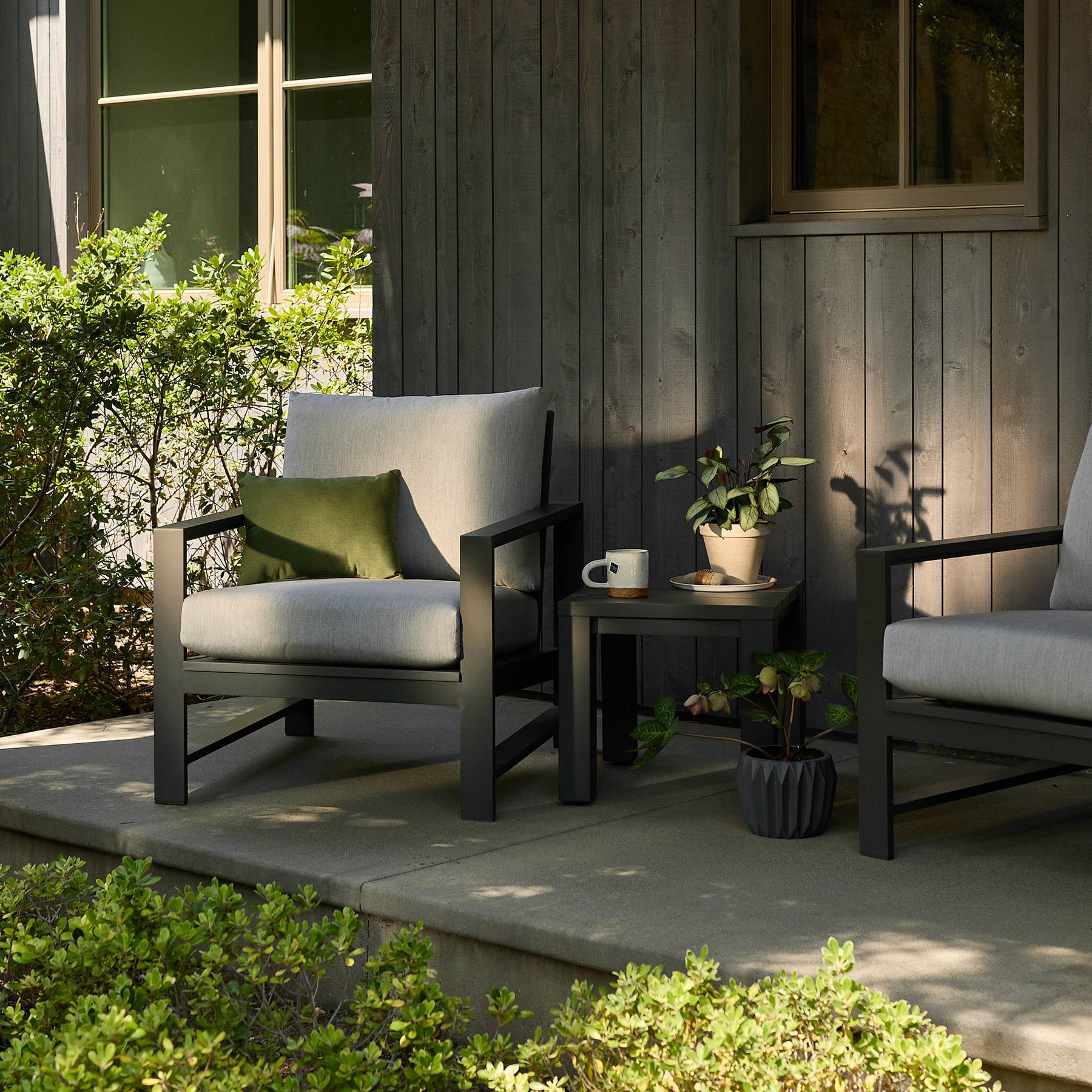 Palmer Grey Aluminum Fixed Arm Chair | Yardbird®