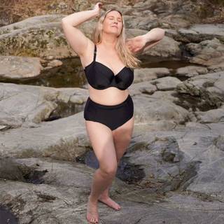 Flirtelle Verona Beach Padded Balcony Bikini Top Black as worn by @thecurvycanuk