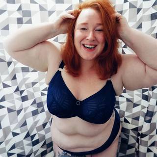 Curvy Kate WonderFull Vibe Full Cup Side Support Bra Navy as worn by @binge.to.bopo