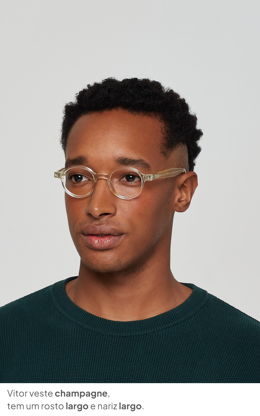 Rosto utilizando óculos do produto Lee - Óculos de Grau