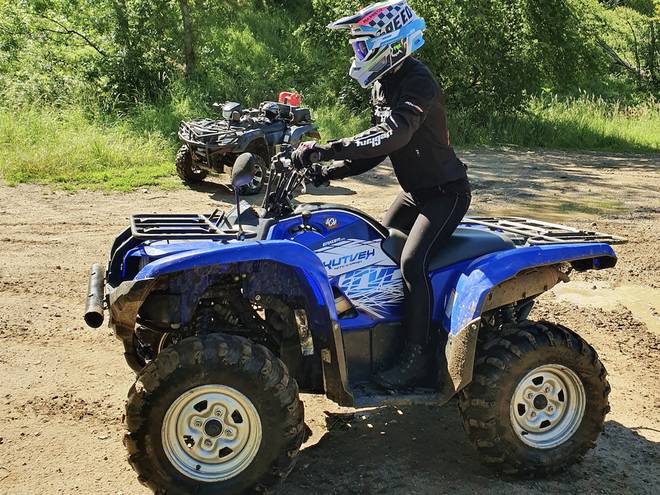 Quad en forêt