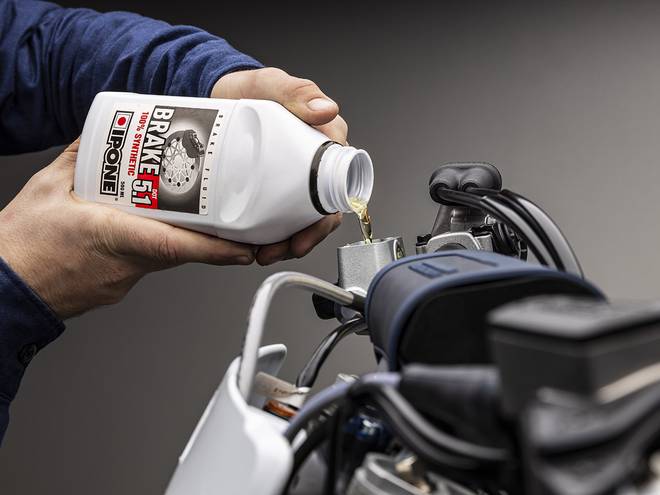 Liquide de frein et d'embrayage Brake Dot 4 500 ml Ipone moto :  , liquide de frein de moto