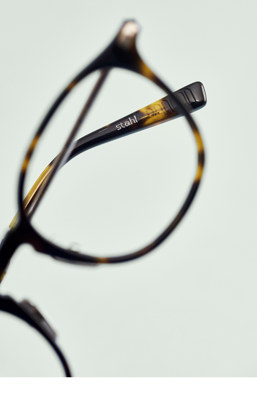 Rosto utilizando óculos do produto Zeq acetato + metal - Óculos de Grau