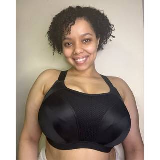 Curvy Kate Everymove Wired Multiway Sports Bra Black as worn by @moniquesmoods