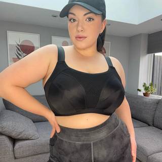 Curvy Kate Everymove Wired Multiway Sports Bra Black as worn by @mspaulalanz