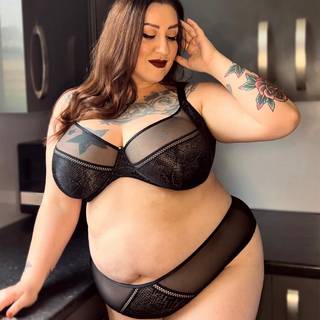 Curvy Kate Amaze Balcony Side Support Bra Black as worn by @laurxtb
