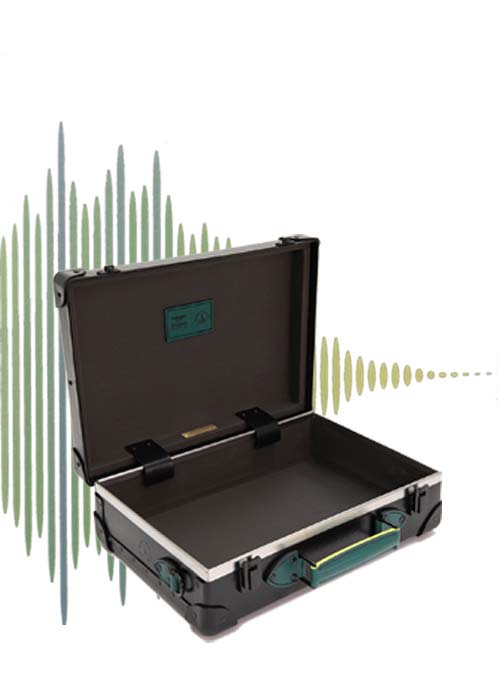 globe_trotter_amf1amr24_small_attache_open