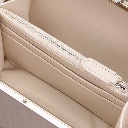 Globe-Trotter_The-Mayfair-Collection_Zip-Compartment