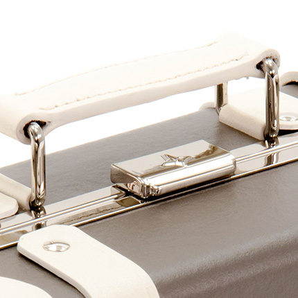 Globe-Trotter_The-Mayfair-Collection_Clasp
