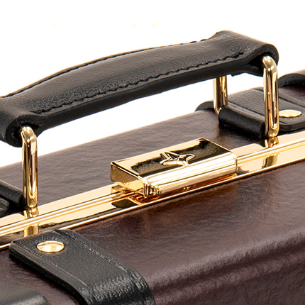 Globe-Trotter_The-Mayfair-Collection_Clasp