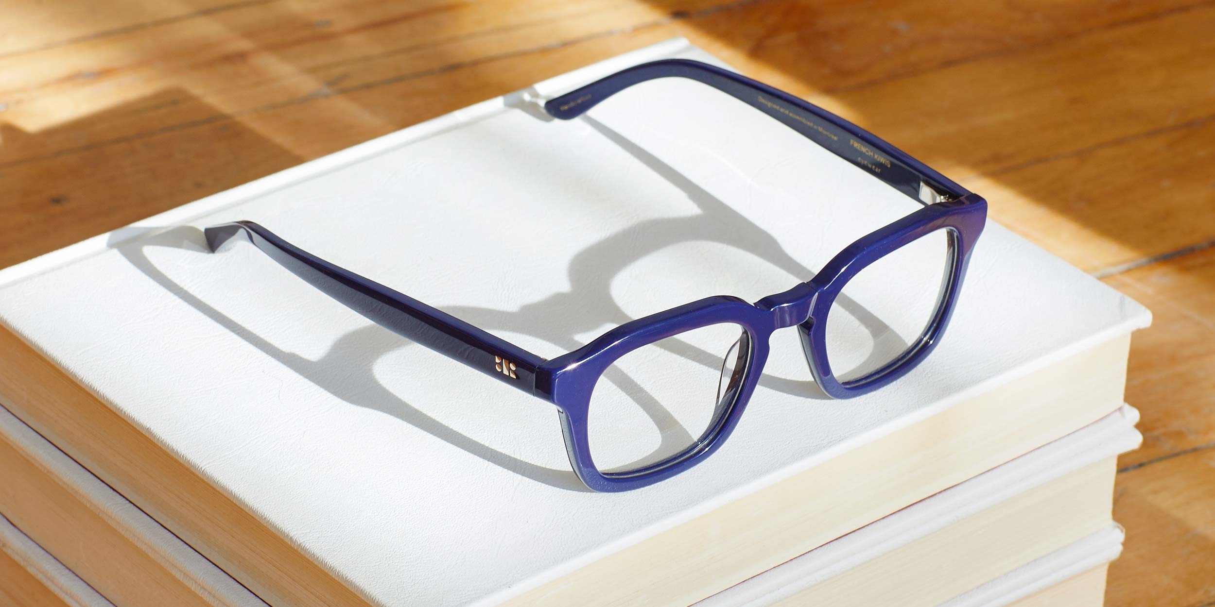 Photo Details of Oscar Cognac Reading Glasses in a room