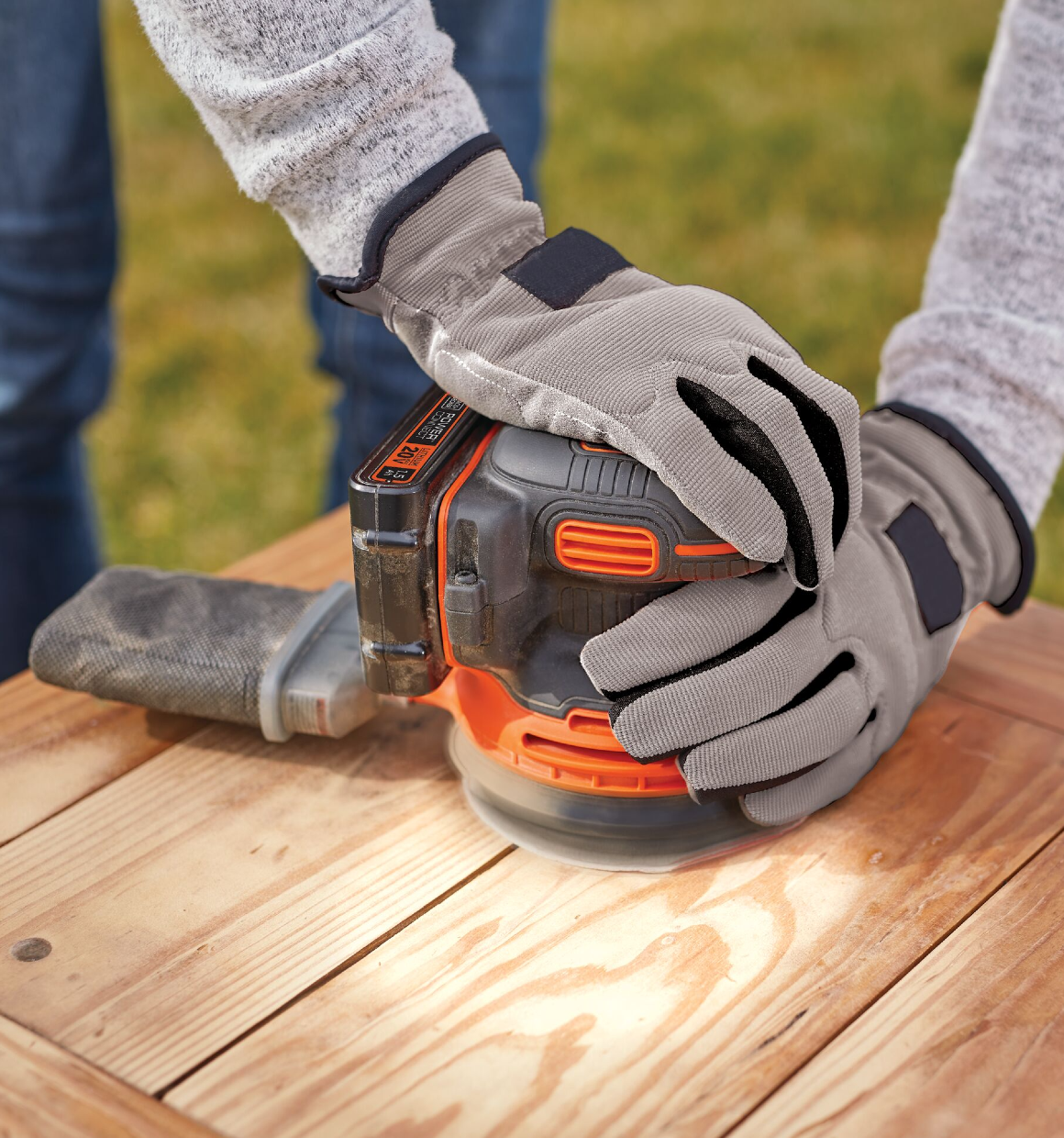 BLACK+DECKER 20V MAX Orbital Sander, Cordless, 12,000 OPM, 2 Sandpaper  Sheets, Battery and Charger Included (BDCRO20C)