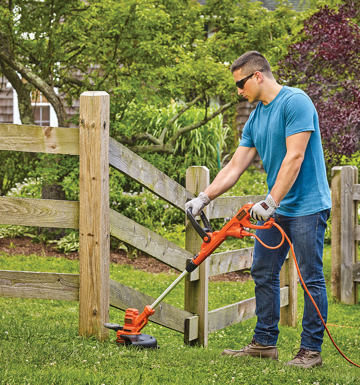 Powercommand electric string trimmer / edger with easyfeed to trim grass.