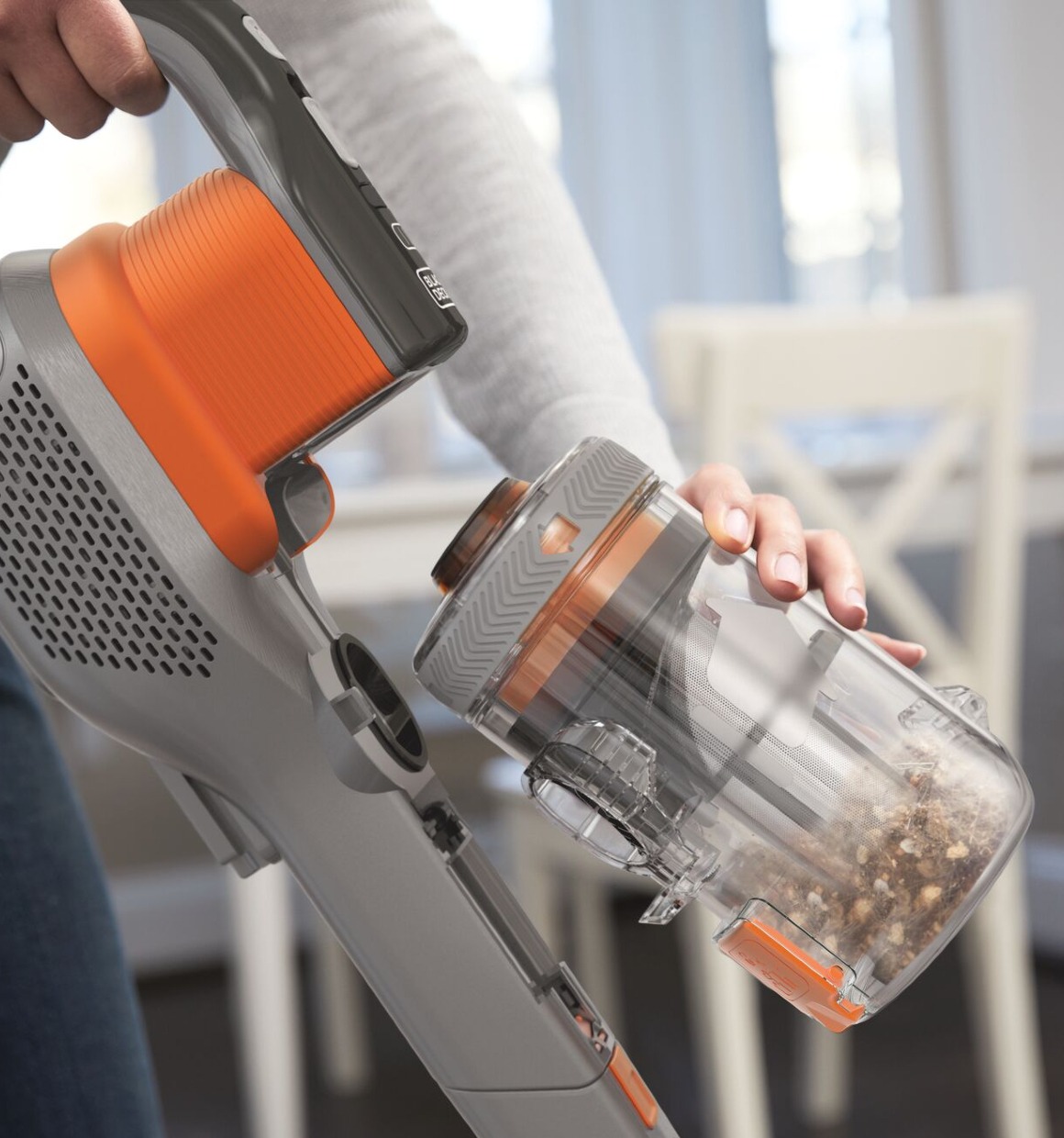 Easy empty dustbin feature of POWER SERIES Extreme Cordless Stick Vacuum Cleaner.