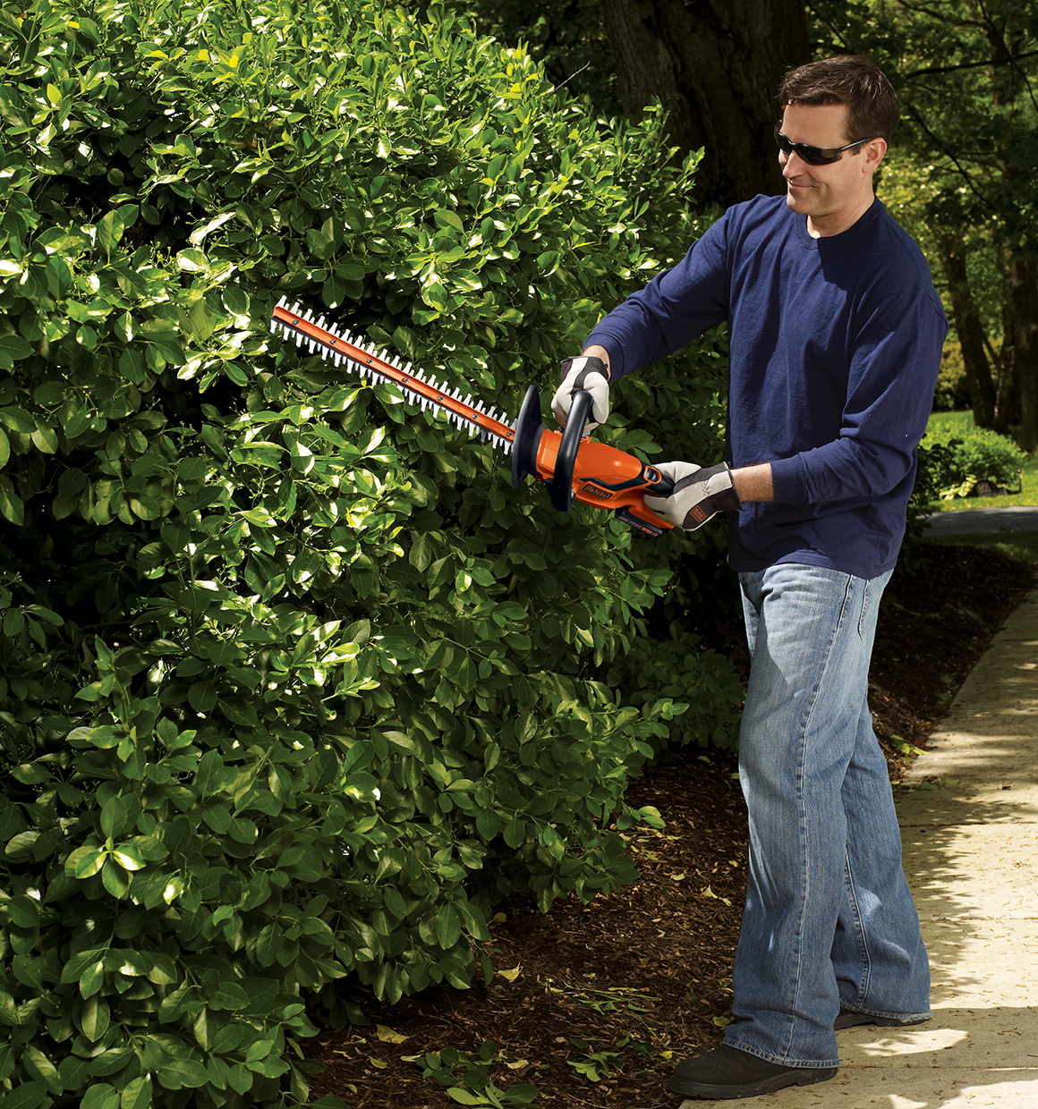 BLACK+DECKER LHT321 POWERCUT 20V MAX 22IN CORDLESS HEDGE TRIMMER